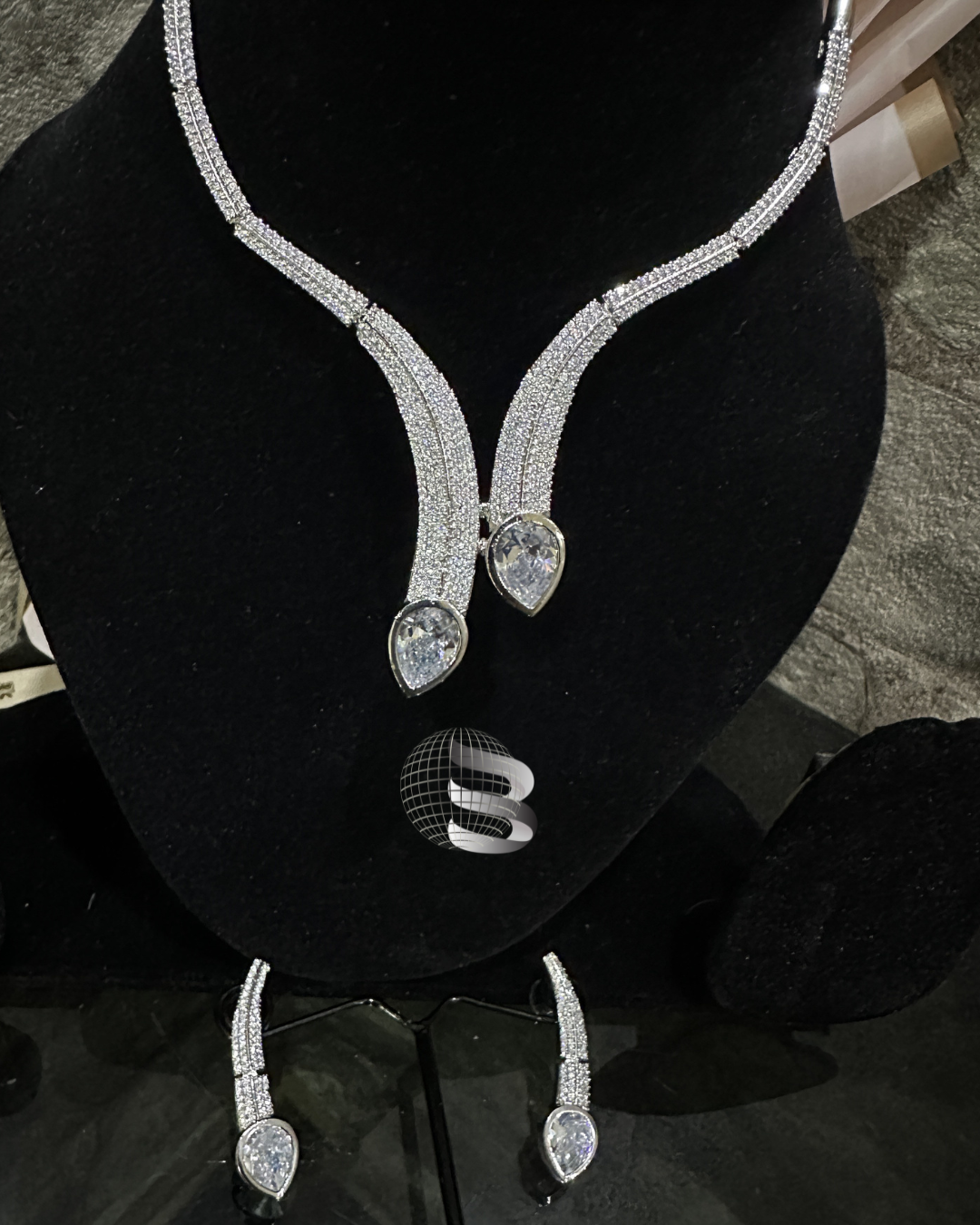 Silver Toned American Diamond Necklace Set
