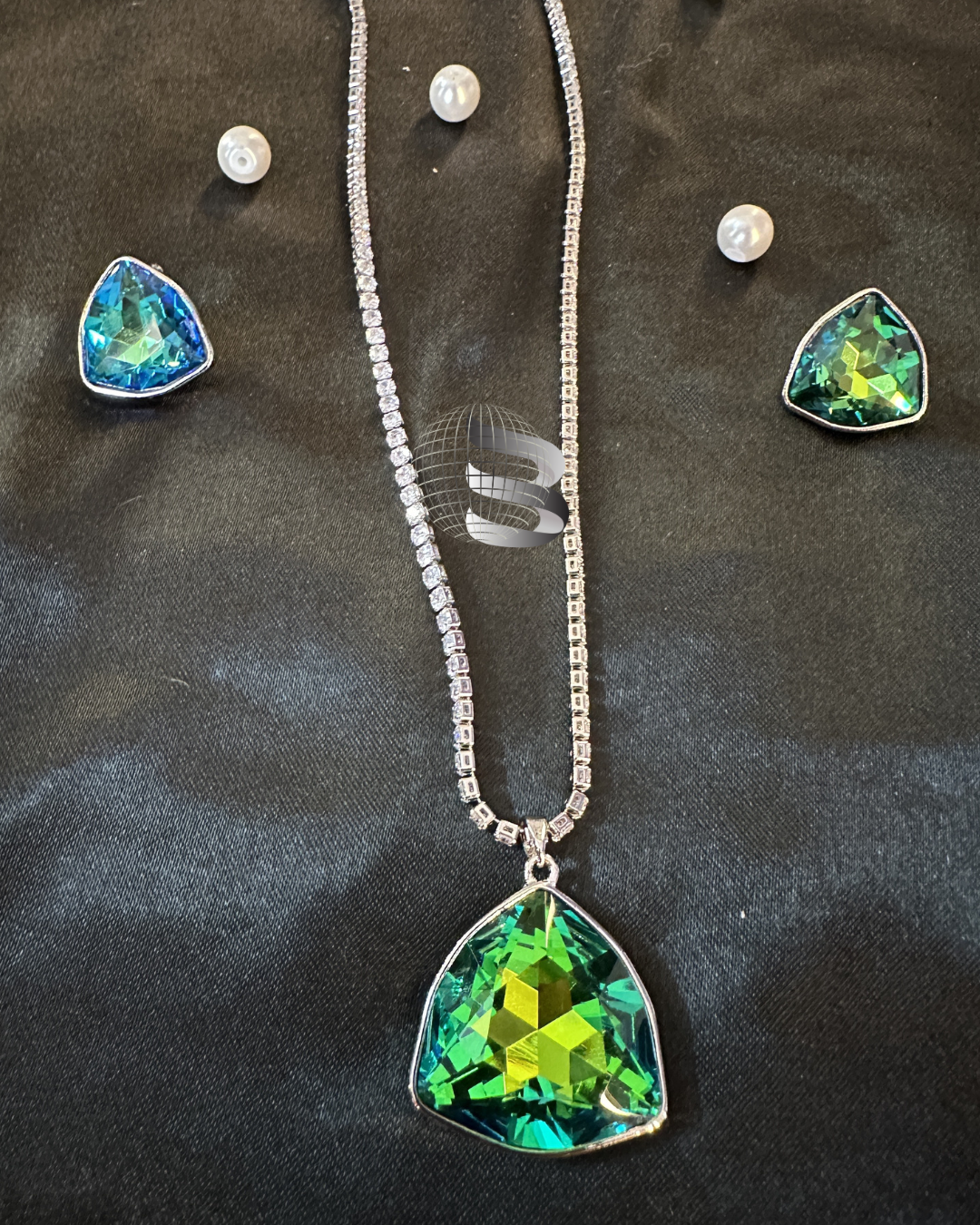 Green & Blue Shaded Stone Pendant Set with American Diamonds – Studded Chain Design