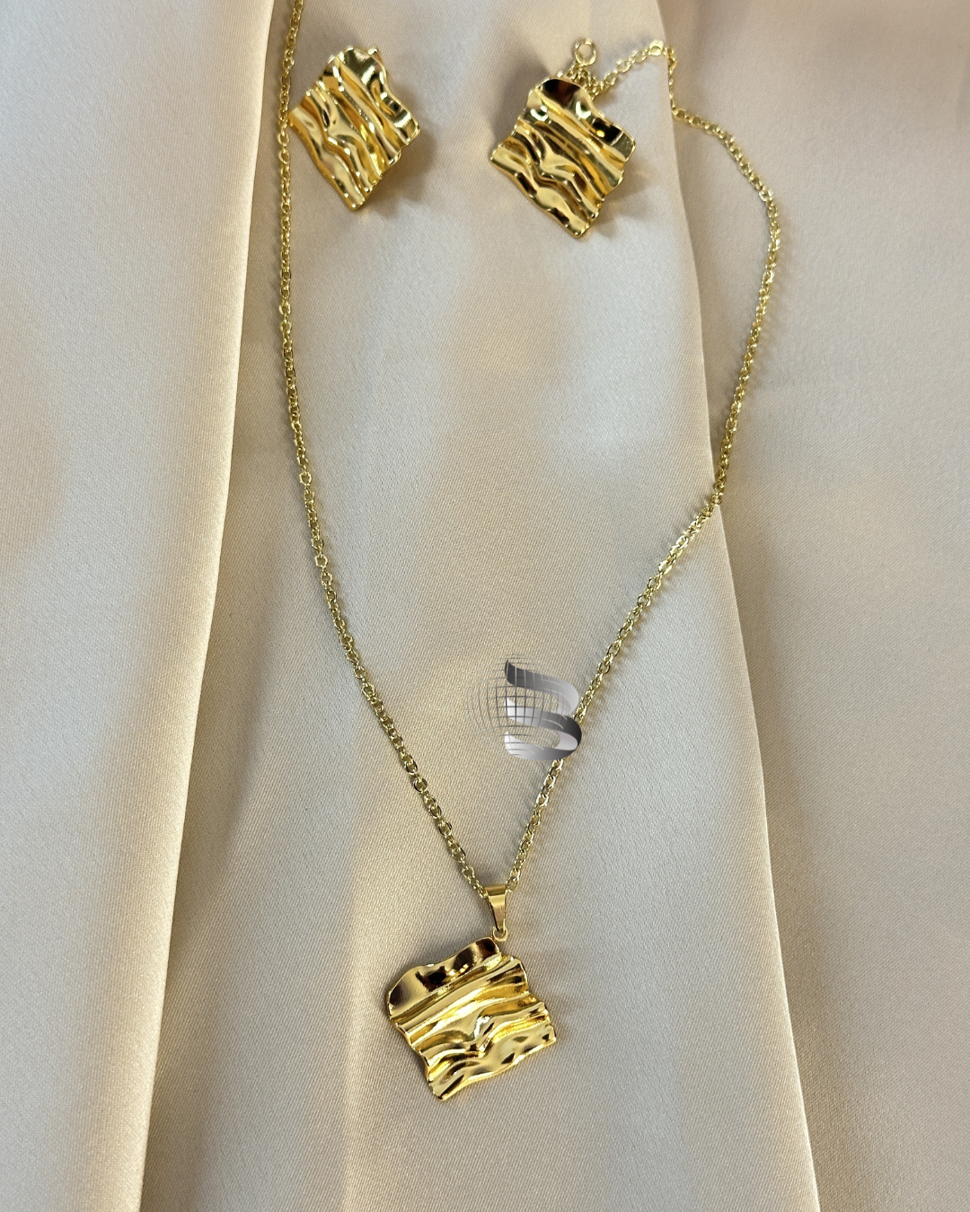Anti-Tarnish Square Pendant Set – Elegant Jewelry for Girls & Women