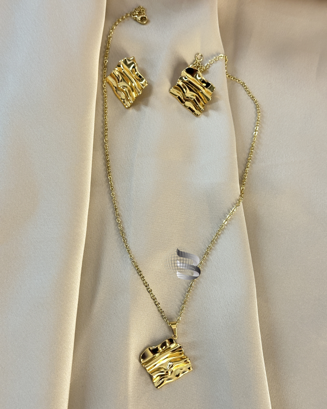 Anti-Tarnish Square Pendant Set – Elegant Jewelry for Girls & Women