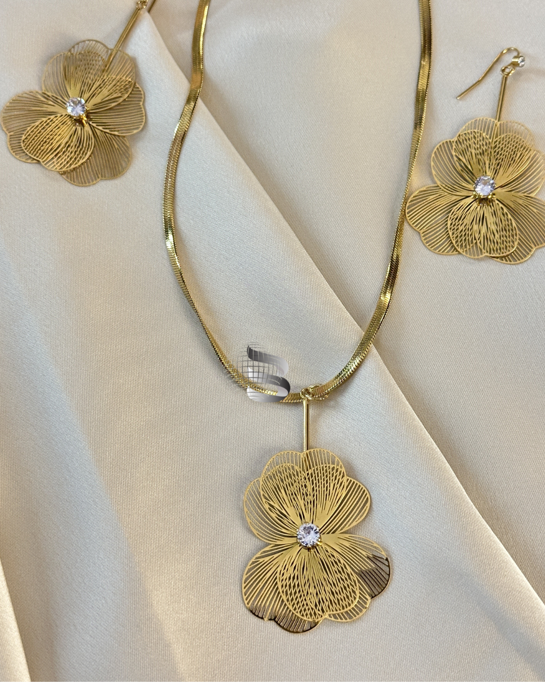 Anti-Tarnish Floral Pendant Set with Center Diamond – For Girls & Women