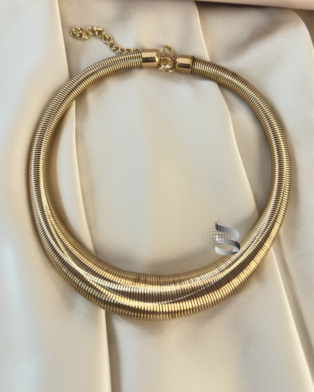 Modern Spiral Hasli-Style Necklace – Contemporary Elegance for Girls & Women