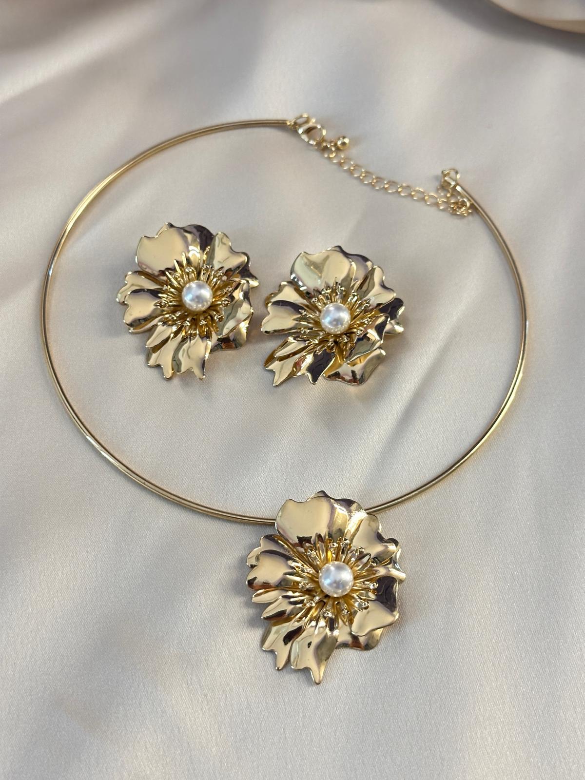 Floral Hasli Style Golden Necklace Set