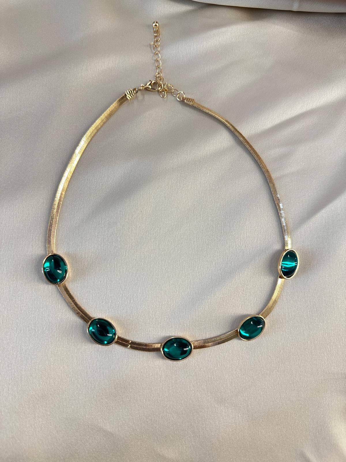 Emerald Sleek Neckwear with Earrings