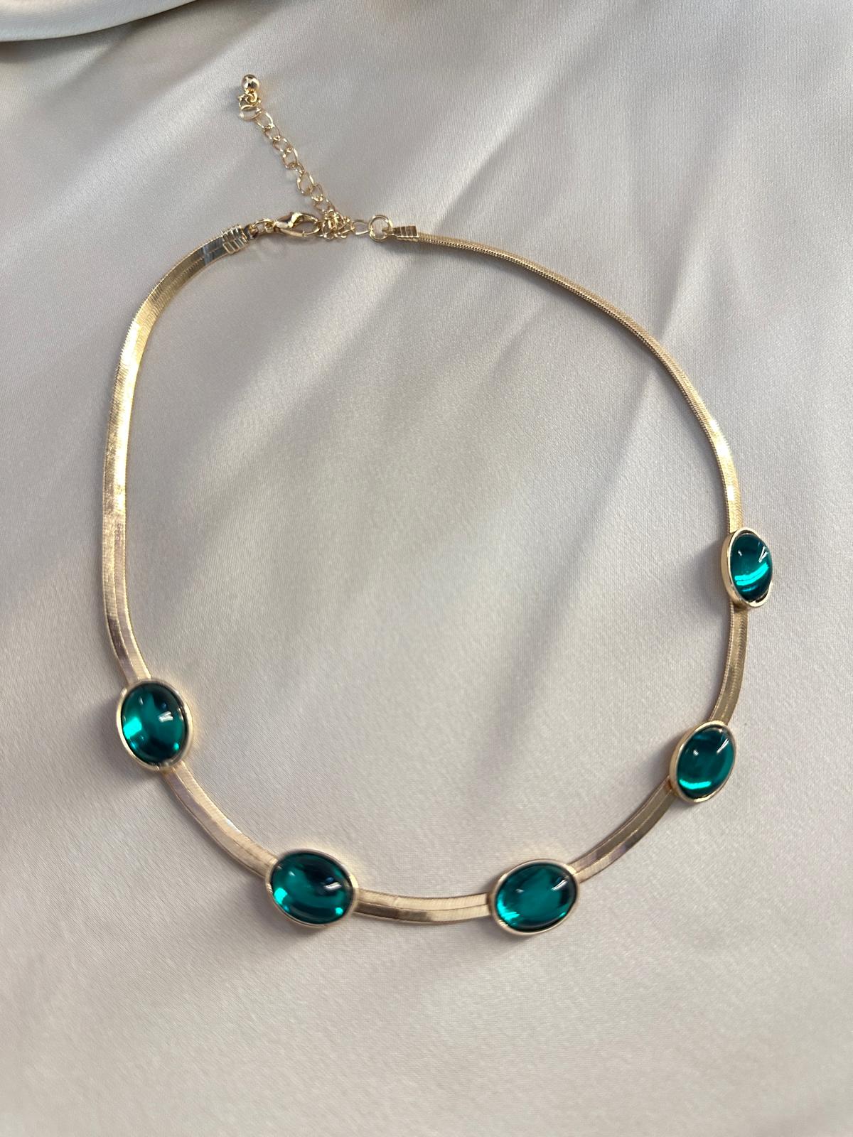 Emerald Sleek Neckwear with Earrings