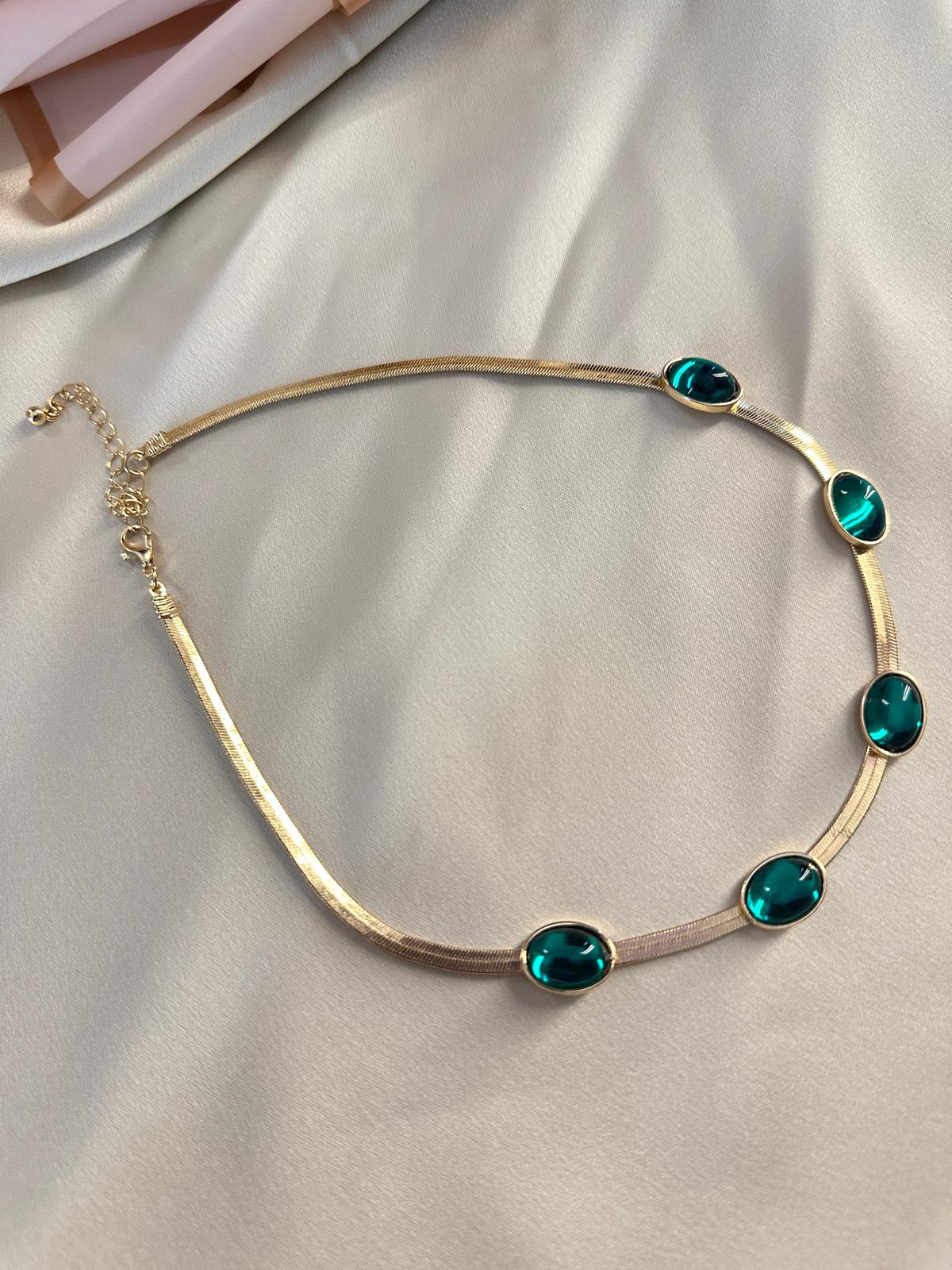 Emerald Sleek Neckwear with Earrings