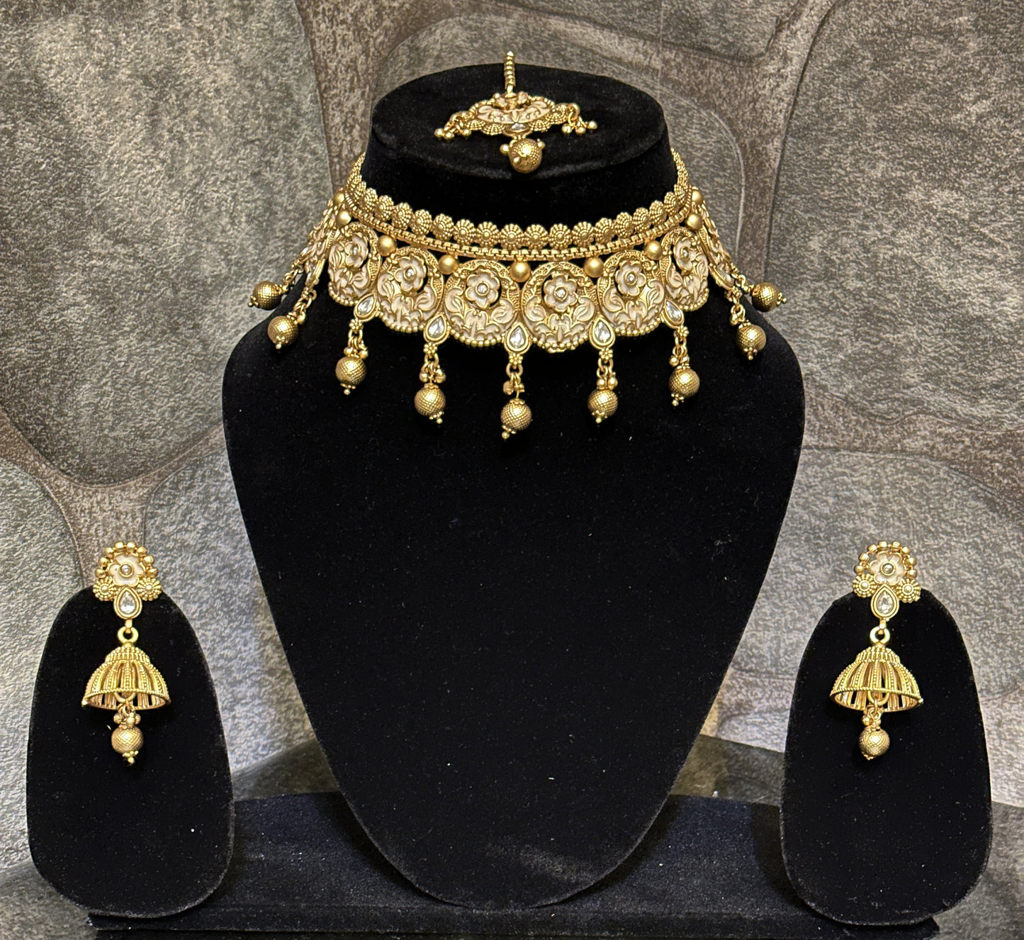 Golden Peach Enamel and Stonework Choker Set