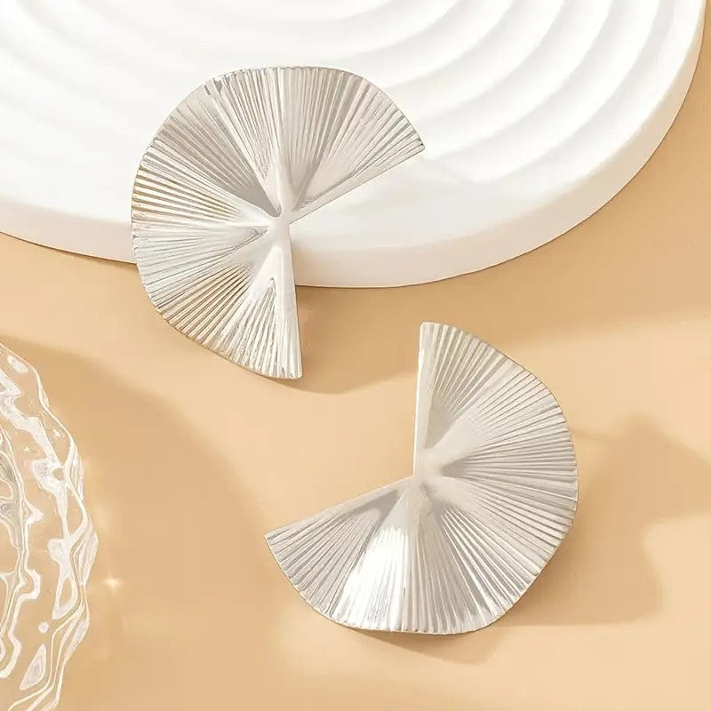 Minimal Design Silver Earring