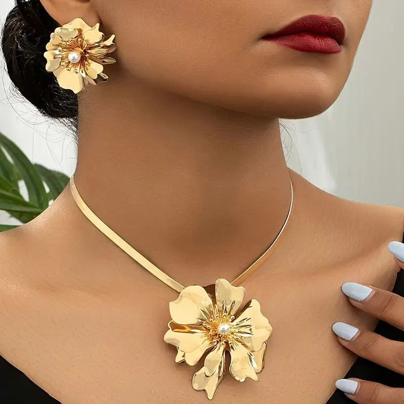 Shiny Floral Pendant Neckwear Set