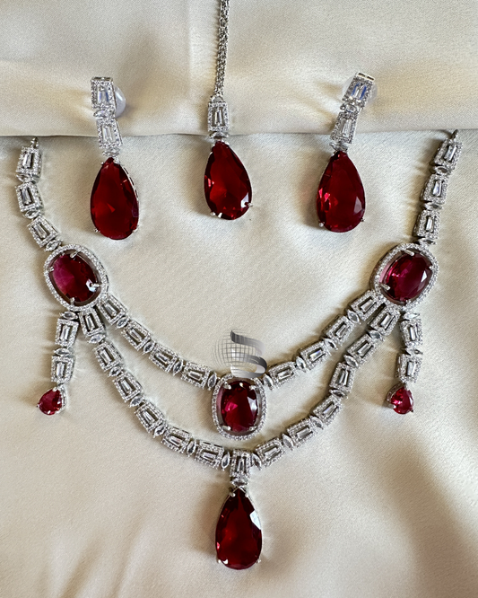 Ensemble de colliers en diamants américains sertis de pierres rose foncé argentées
