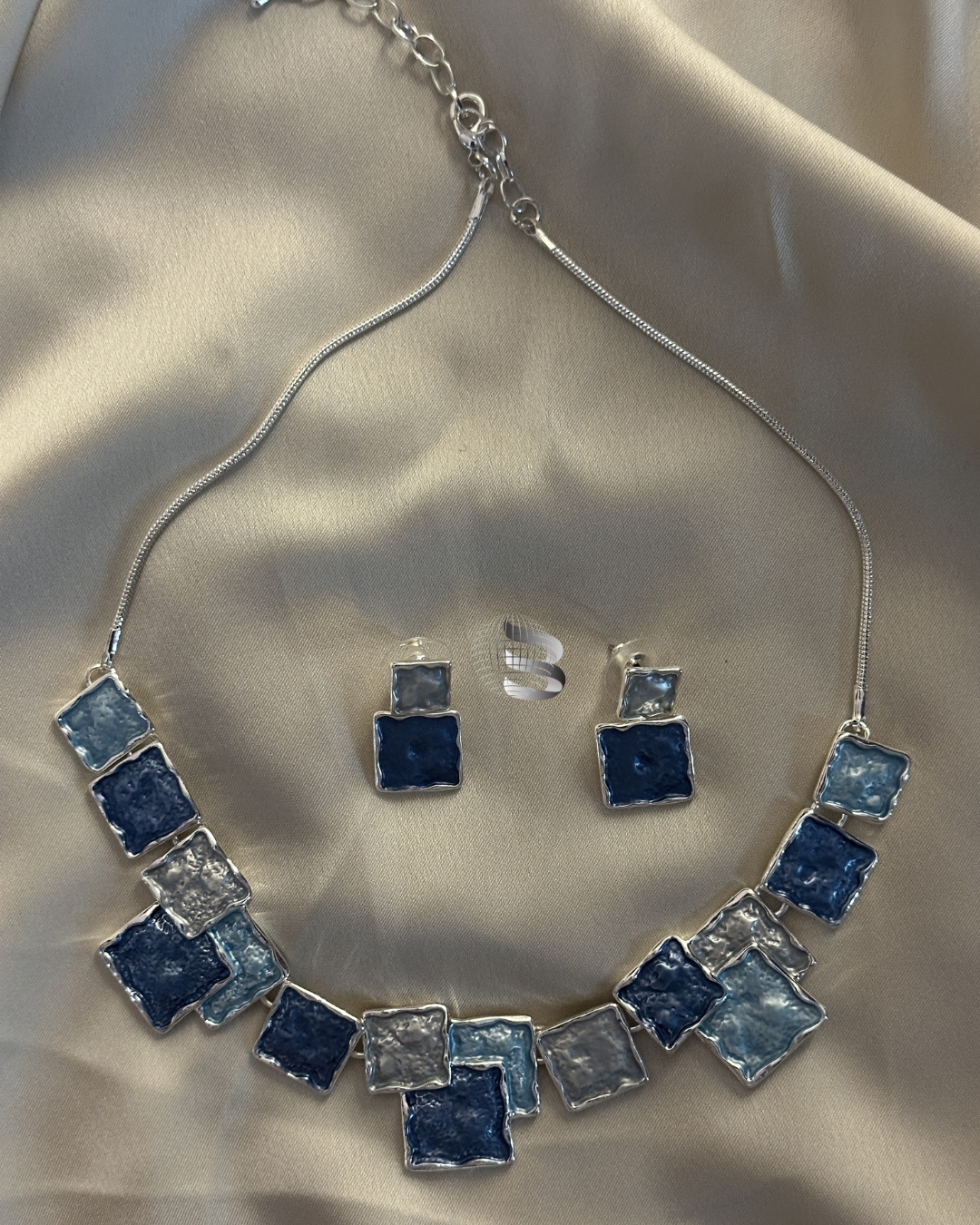 Blue Silver Metal Modern Sleek Necklace Set