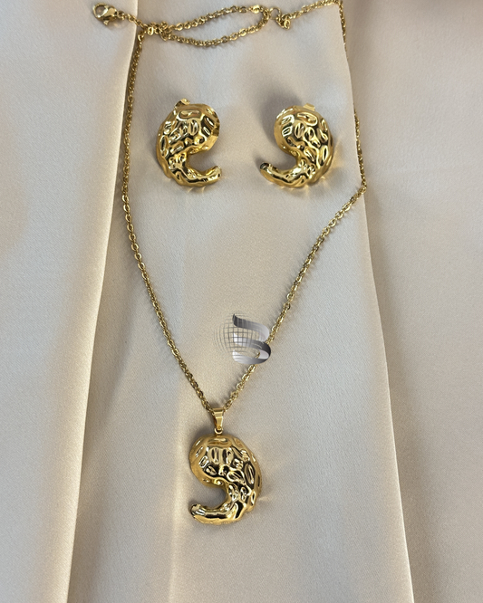 Anti-Tarnish Cashew-Shaped Pendant Set – For Girls & Women