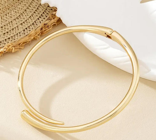 Minimal Golden Hasli Style Statement Neckwear