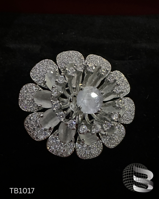 Bague cocktail ajustable à motif floral avec diamants américains et pierre centrale grise