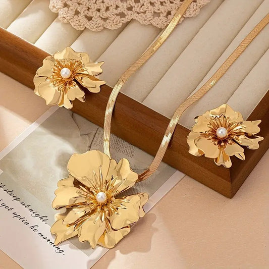 Shiny Floral Pendant Neckwear Set