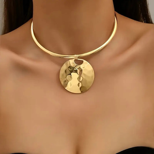 Modern Hasli Style Neckwear with Hammered Pendant